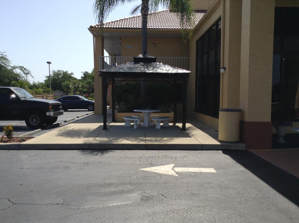 Rodeway Inn Port Richey North Exterior foto